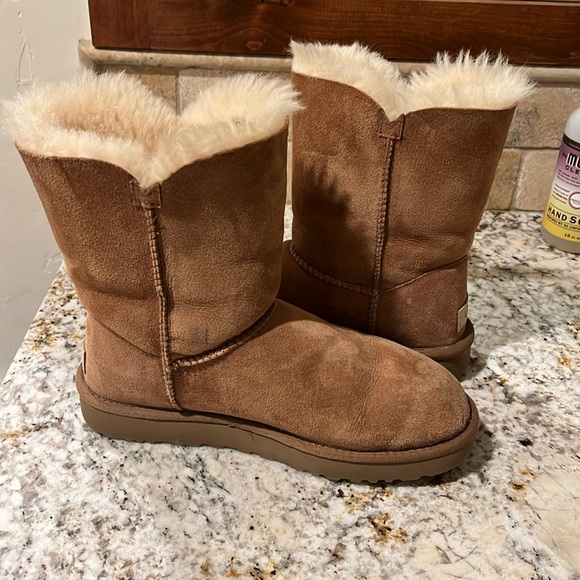 Ugg Bailey Button boots size 9 - Picture 6 of 8